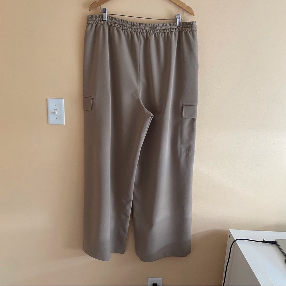 Athleta Promenade High Rise Cargo Pants XL Taupe Wide Leg Travel Lounge 2024 - Picture 3 of 16
